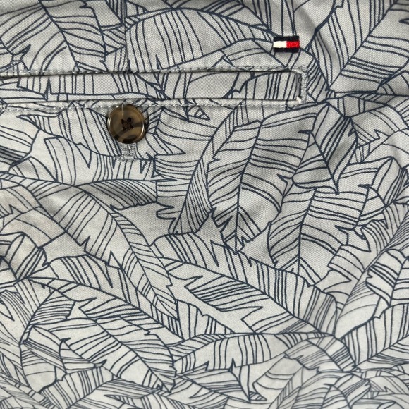 Tommy Hilfiger Mens 36 Blue Tropical Palm Leaf Chino Shorts Beach Summer Preppy - Picture 11 of 13